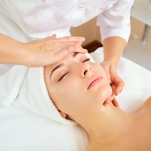 Schoonheidsspecialist Den Haag en Voorburg voor een gezichtsbehandeling bij Sophie Skincare